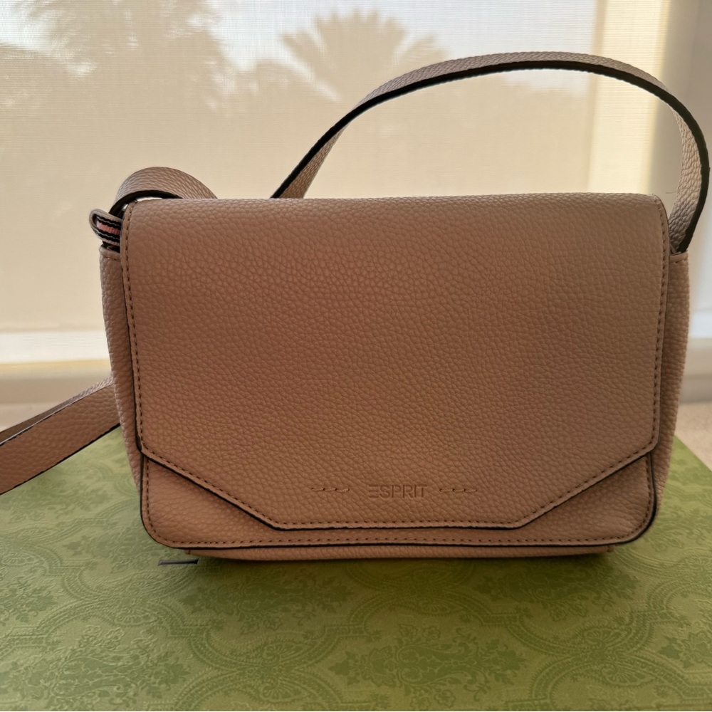 Esprit pre-loved crossbody. Light-weight and roomy bag.